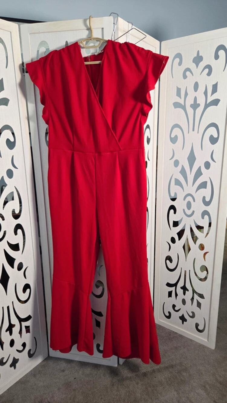 Spense Red Jumpsuit Size 14 Wide Leg Wrap V Neck Sleeveless Holiday Party NWT